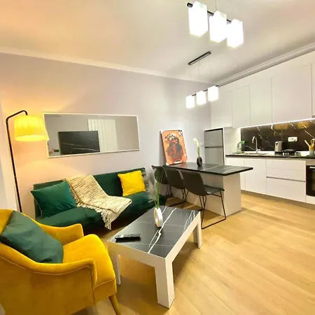 Signature 11 Tirana